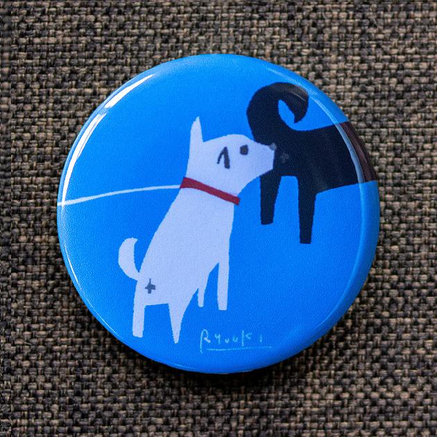 缶バッジ_38mm【123：白犬コンタクト】２個セット　※他の絵柄との組み合わでせてのセット購入もできます1枚目の画像